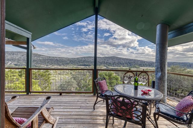 186 Cat Claw Mtn, Concan, TX 78838