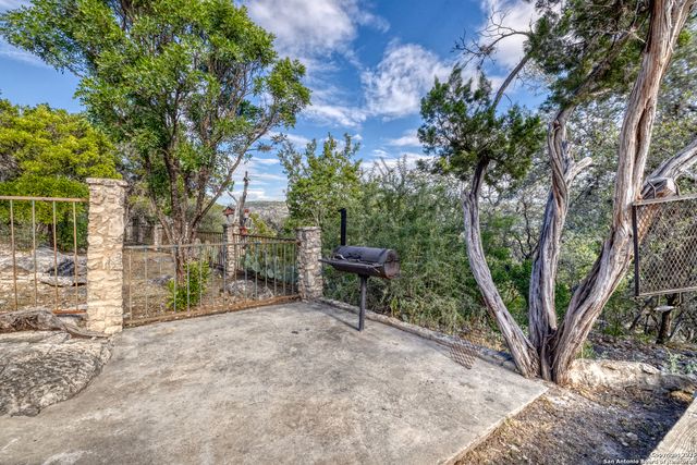 186 Cat Claw Mtn, Concan, TX 78838