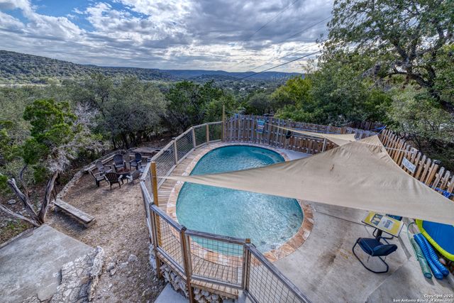 186 Cat Claw Mtn, Concan, TX 78838