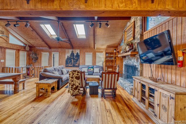 186 Cat Claw Mtn, Concan, TX 78838