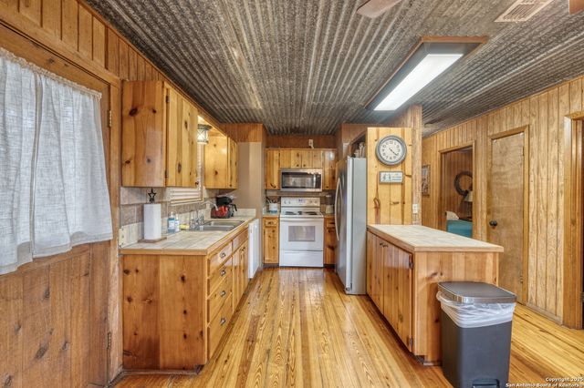 186 Cat Claw Mtn, Concan, TX 78838