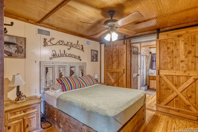 186 Cat Claw Mtn, Concan, TX 78838