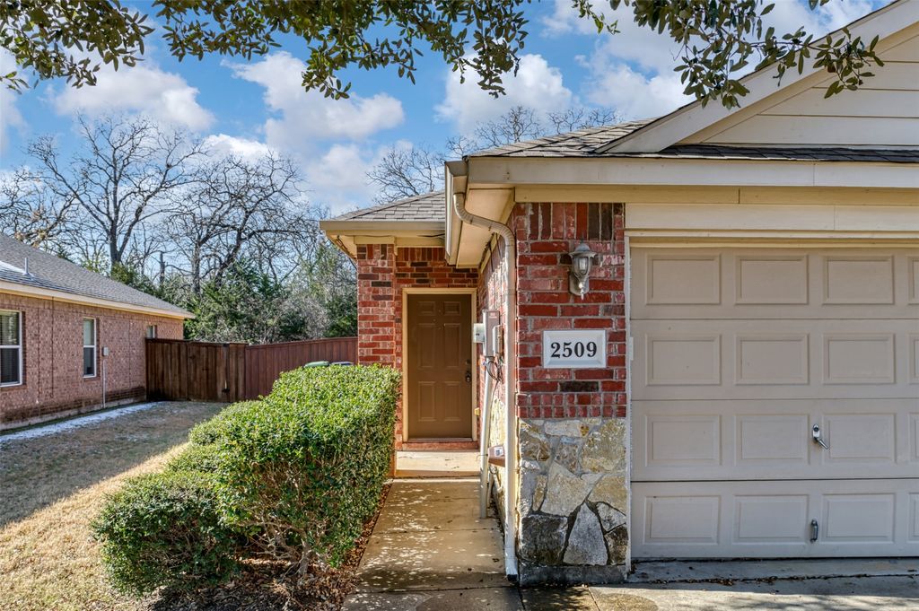 2509 Wood River Parkway, Mansfield, TX 76063