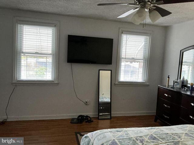 5932 N 10TH ST N, Philadelphia, PA 19141