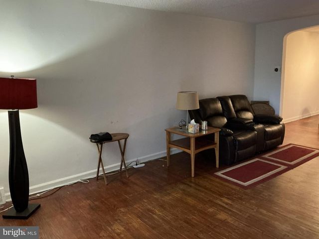 5932 N 10TH ST N, Philadelphia, PA 19141