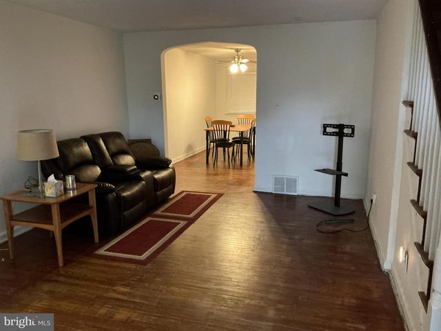 5932 N 10TH ST N, Philadelphia, PA 19141