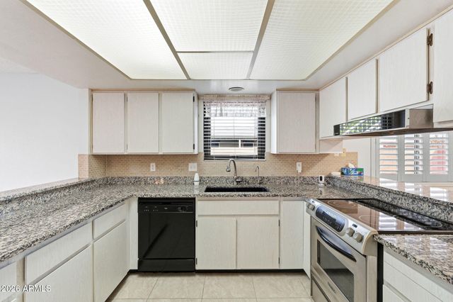 9714 E COCHISE Place, Sun Lakes, AZ 85248