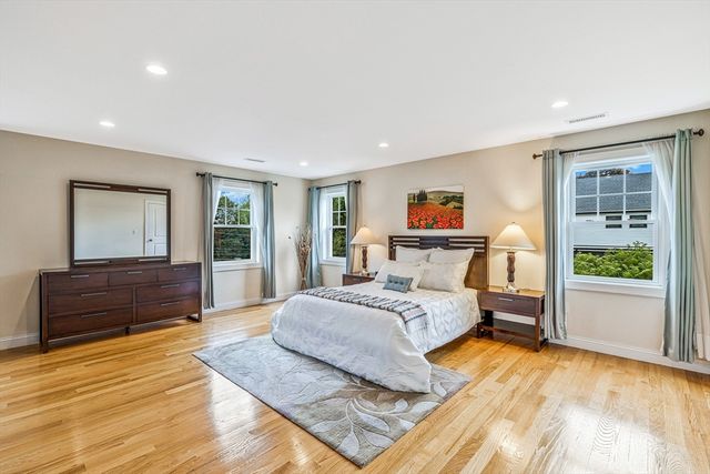 184 College Farm Rd, Waltham, MA 02451