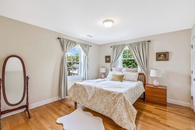 184 College Farm Rd, Waltham, MA 02451