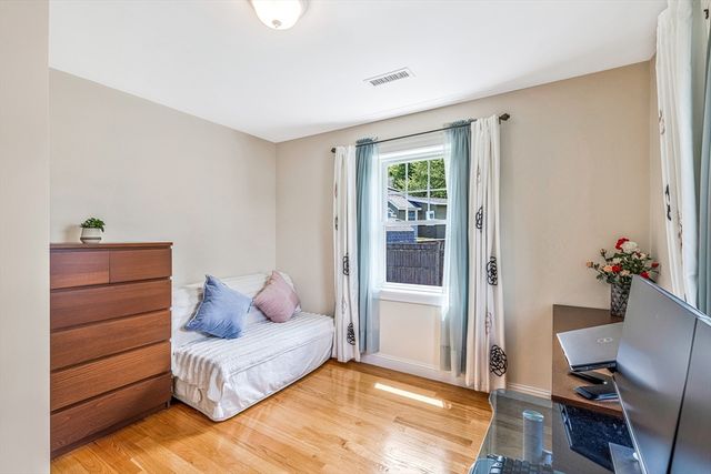 184 College Farm Rd, Waltham, MA 02451