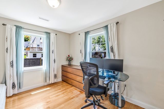 184 College Farm Rd, Waltham, MA 02451
