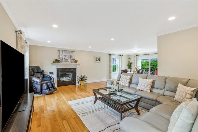 184 College Farm Rd, Waltham, MA 02451