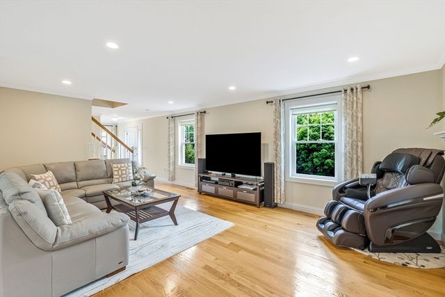 184 College Farm Rd, Waltham, MA 02451