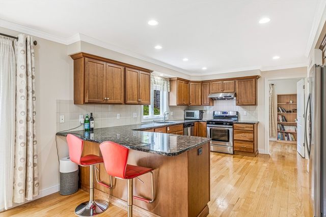 184 College Farm Rd, Waltham, MA 02451