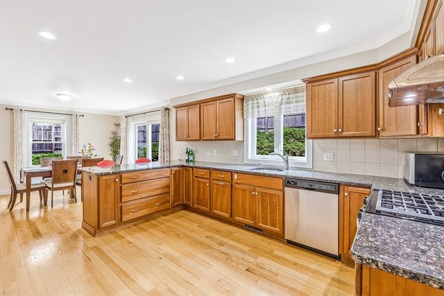 184 College Farm Rd, Waltham, MA 02451