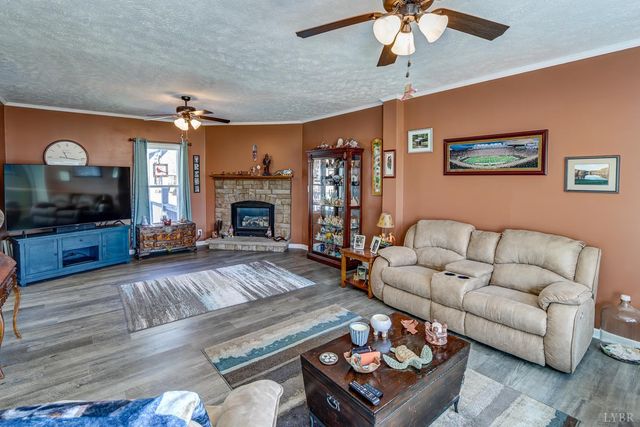 1230 Spencer Road, Concord, VA 24538