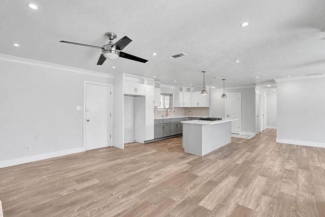 3762 N Claremont Avenue, Fresno, CA 93727