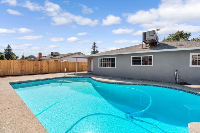 3762 N Claremont Avenue, Fresno, CA 93727