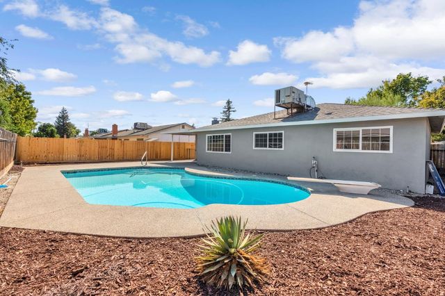 3762 N Claremont Avenue, Fresno, CA 93727