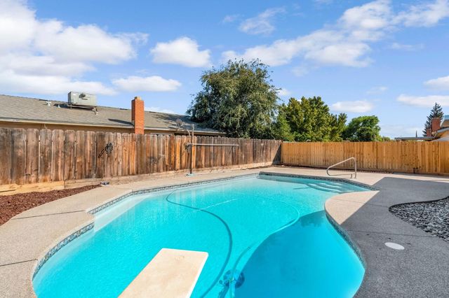 3762 N Claremont Avenue, Fresno, CA 93727