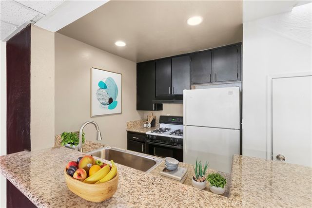 18645 Hatteras, Tarzana, CA 91356