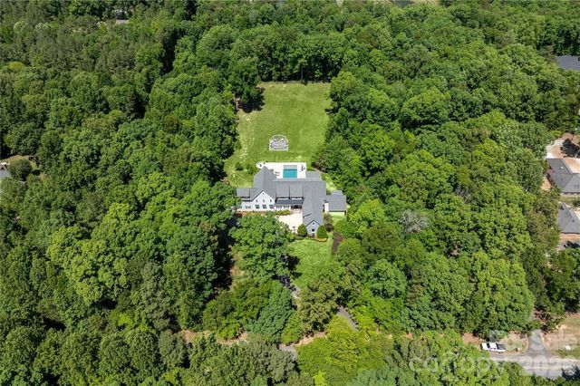 8512 Prince Valiant Dr, Waxhaw, NC 28173