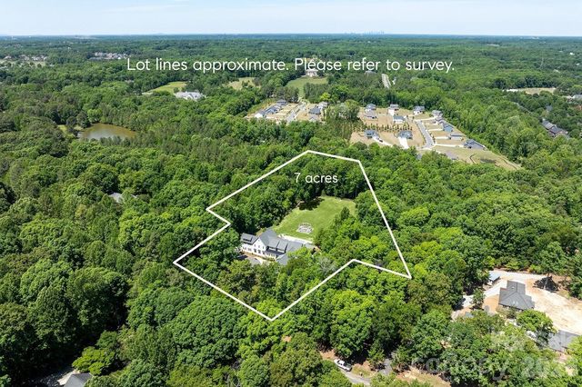 8512 Prince Valiant Dr, Waxhaw, NC 28173