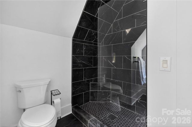 8512 Prince Valiant Dr, Waxhaw, NC 28173