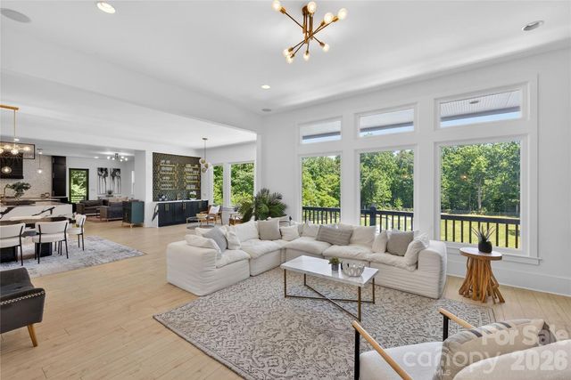 8512 Prince Valiant Dr, Waxhaw, NC 28173