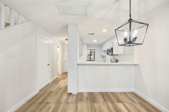 7122 Wood Hollow DR 29, Austin, TX 78731