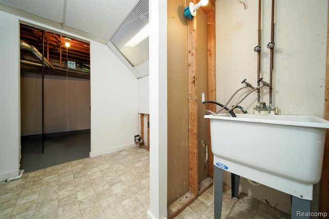 547 Orchard Street, Wyandotte, MI 48192