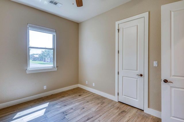 804 Four Oaks LN, Marble Falls, TX 78654