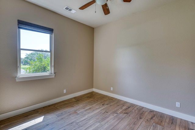 804 Four Oaks LN, Marble Falls, TX 78654