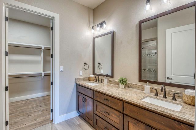804 Four Oaks LN, Marble Falls, TX 78654