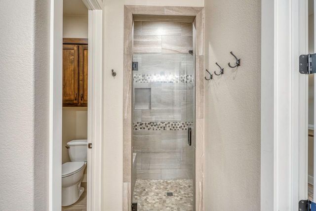 804 Four Oaks LN, Marble Falls, TX 78654