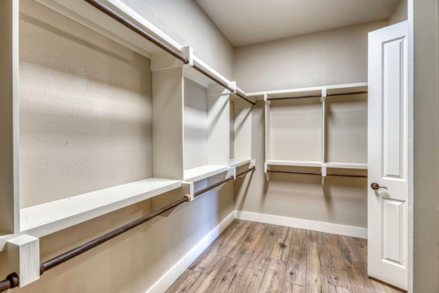 804 Four Oaks LN, Marble Falls, TX 78654