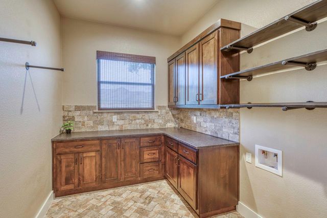 804 Four Oaks LN, Marble Falls, TX 78654