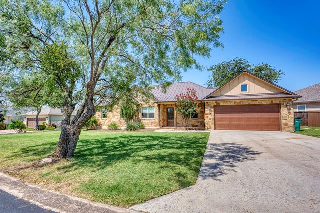 804 Four Oaks LN, Marble Falls, TX 78654