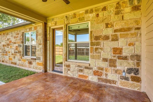 804 Four Oaks LN, Marble Falls, TX 78654