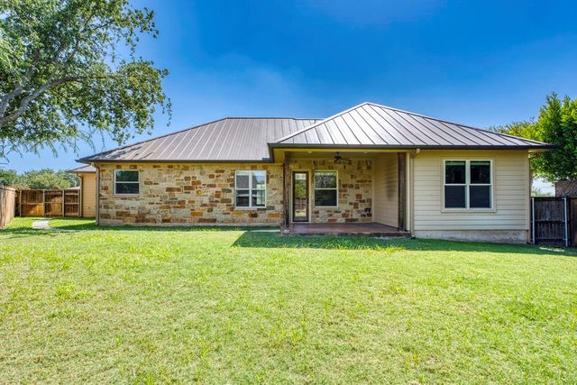 804 Four Oaks LN, Marble Falls, TX 78654