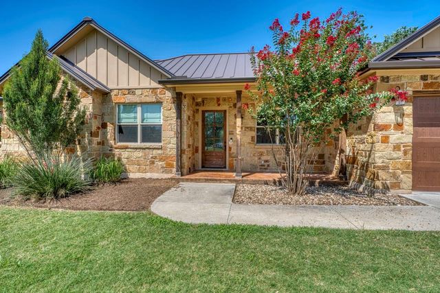 804 Four Oaks LN, Marble Falls, TX 78654