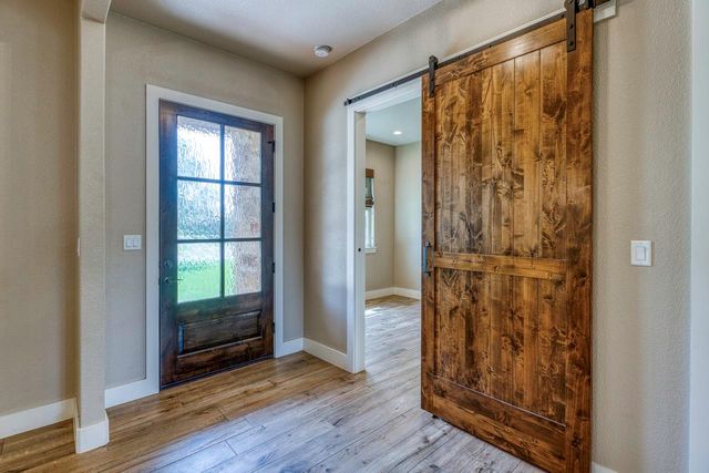 804 Four Oaks LN, Marble Falls, TX 78654