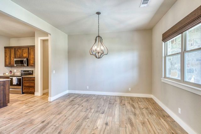 804 Four Oaks LN, Marble Falls, TX 78654