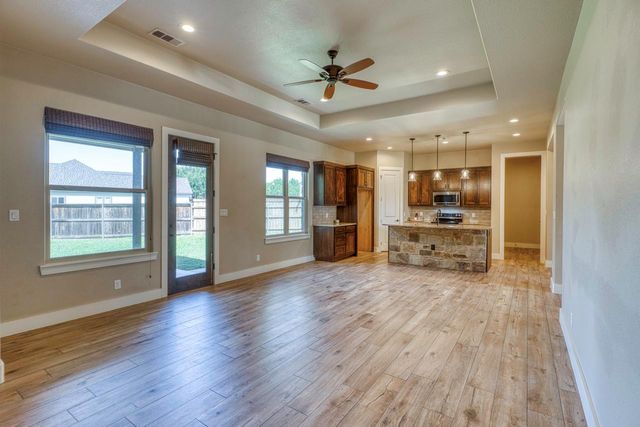 804 Four Oaks LN, Marble Falls, TX 78654