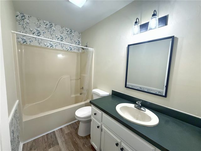 1404 E O Street, Russellville, AR 72801