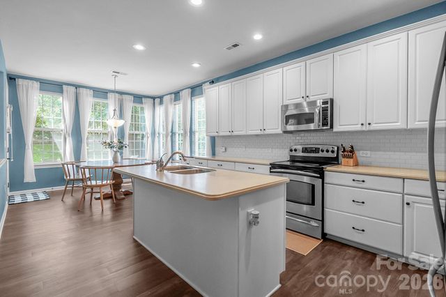 10507 Bere Island Drive, Charlotte, NC 28278