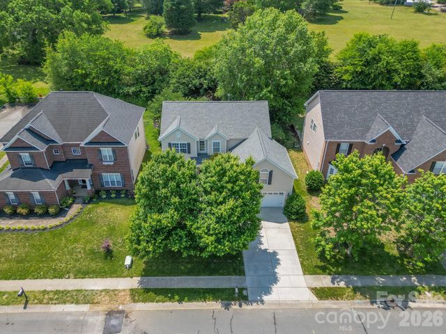 10507 Bere Island Drive, Charlotte, NC 28278