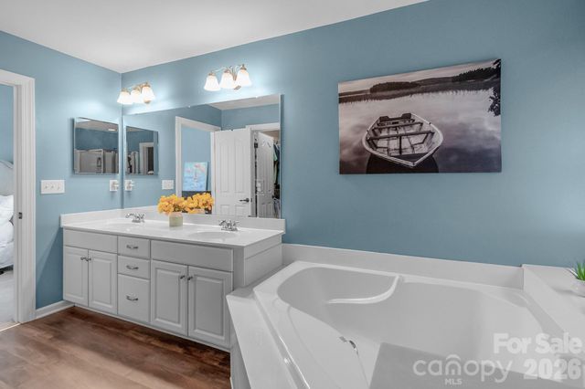 10507 Bere Island Drive, Charlotte, NC 28278