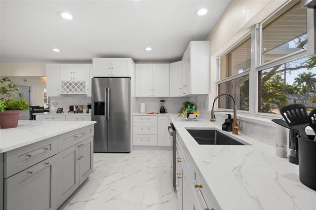 625 W OLYMPIA AVENUE, Punta Gorda, FL 33950