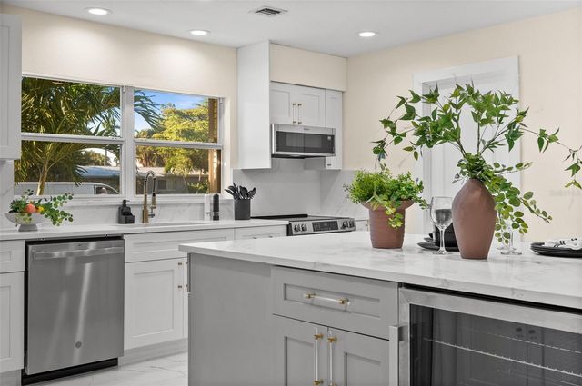 625 W OLYMPIA AVENUE, Punta Gorda, FL 33950